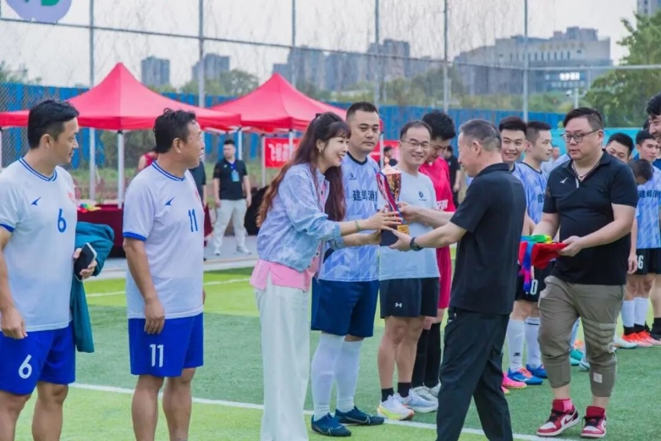 CJfHH, 终保持专注