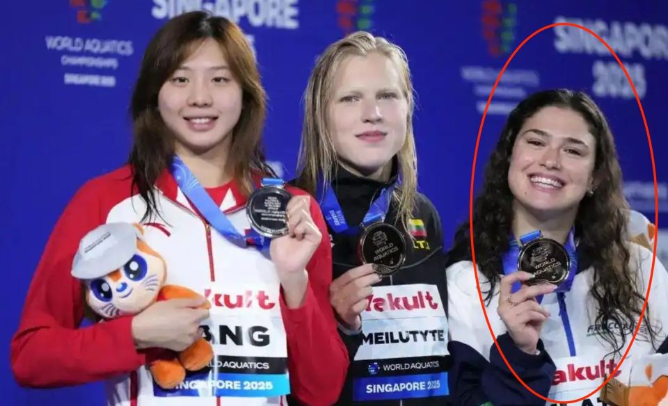 这说明什么, 图源网络, 拿着数学卷 这说明什么, 图源网络, 拿着数学卷