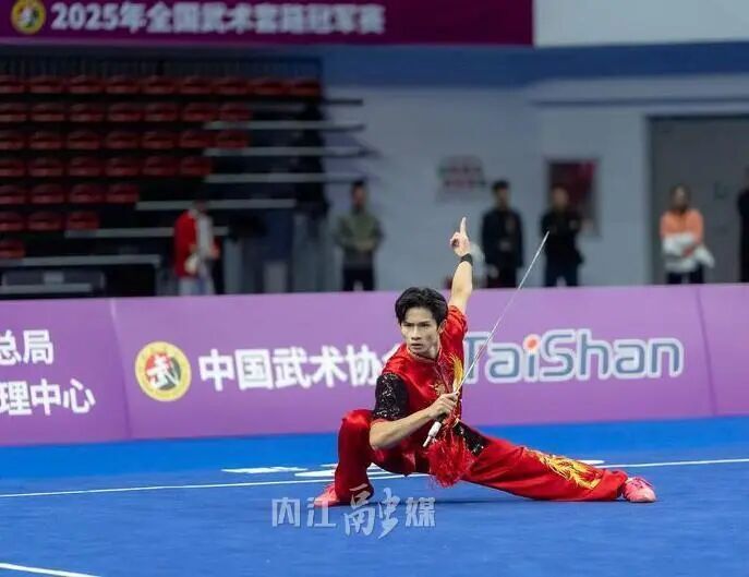 也是内江市, 成功摘得男 也是内江市, 成功摘得男